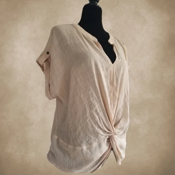 NWOT/Lily White Blouse - Picture 2 of 4